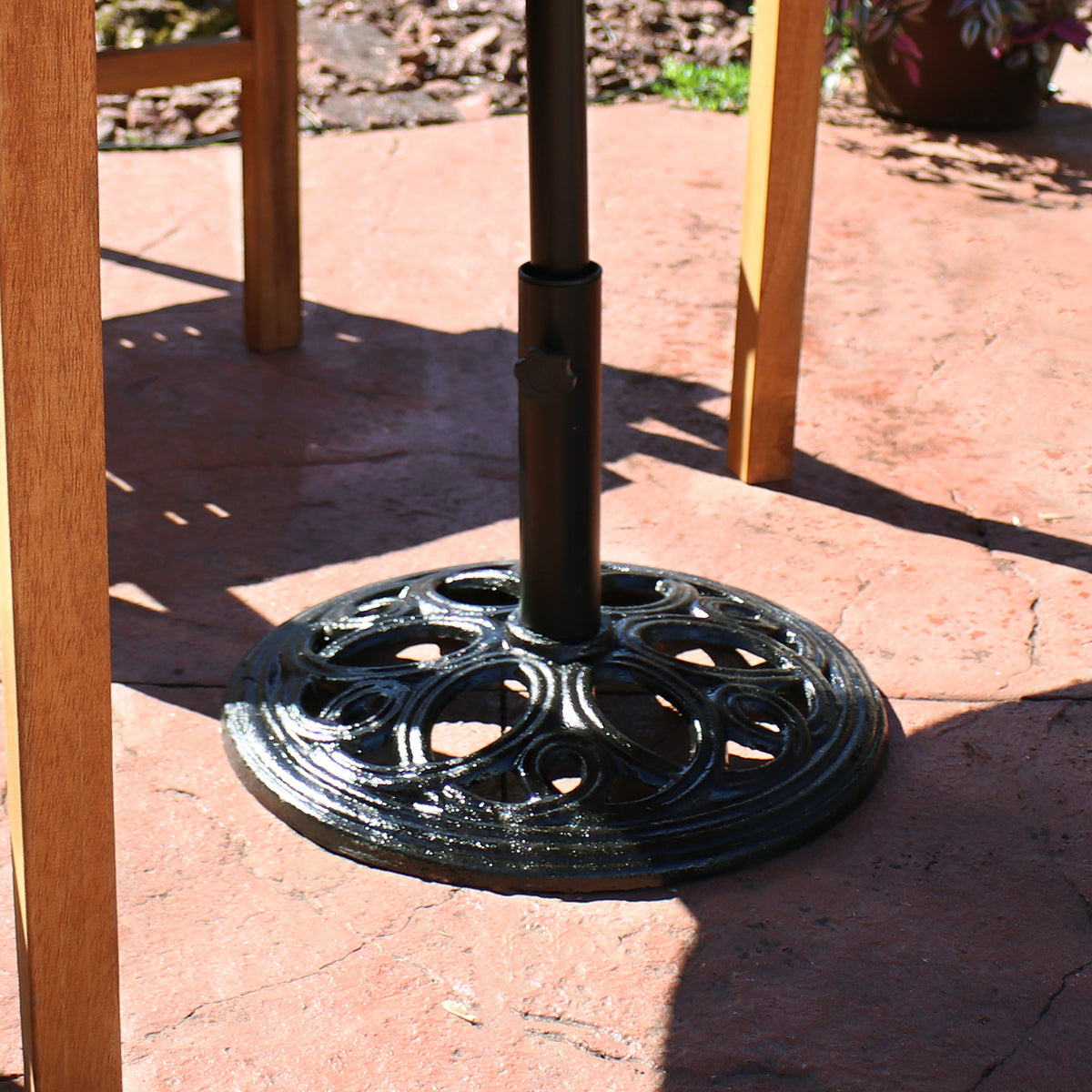 Sunnydaze 18-Inch Round Cast Iron Umbrella Base - Black